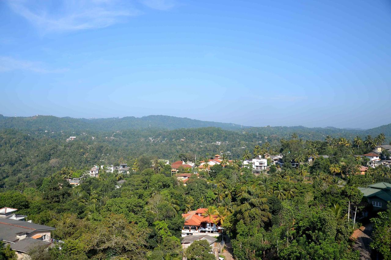 Red Chillies Tourist Inn Kandy Exterior photo