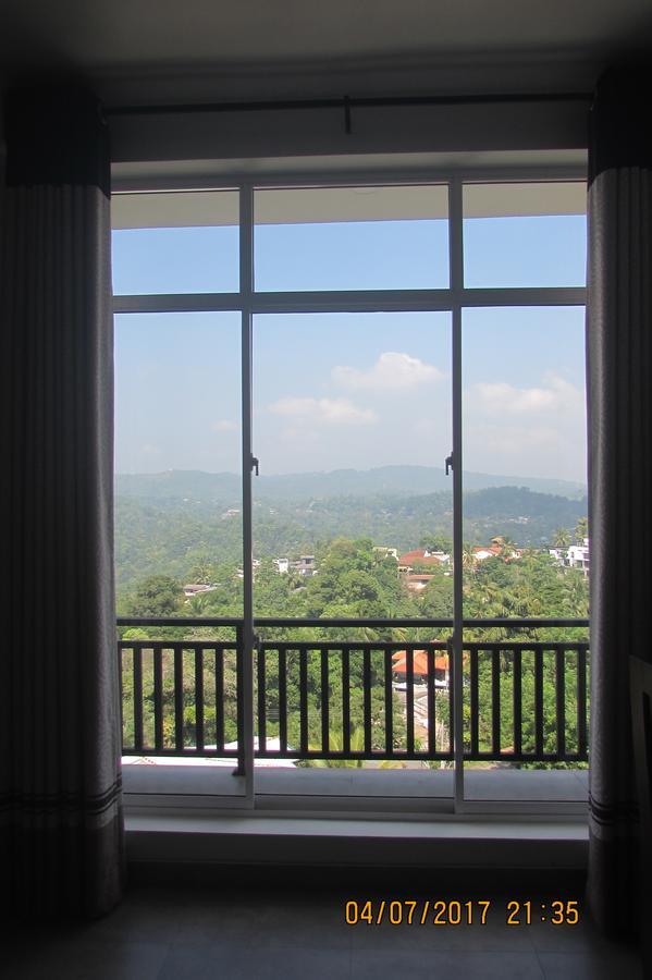 Red Chillies Tourist Inn Kandy Exterior photo